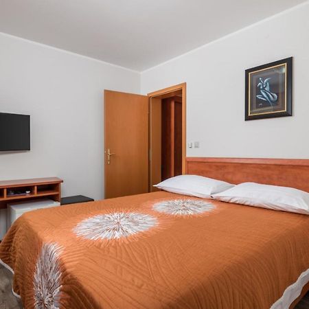 Guest House Ana 巴斯卡 外观 照片