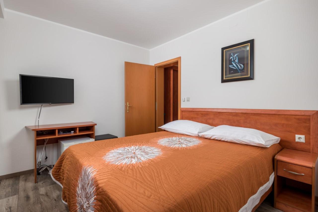 Guest House Ana 巴斯卡 外观 照片